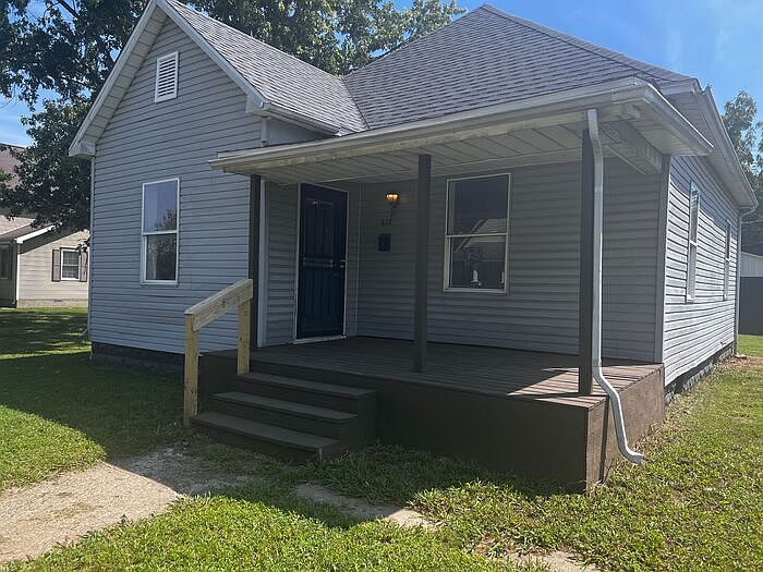 1st image of 618 S 13th 1/2 St