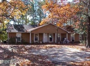 6411 Rockford Dr, Fayetteville, NC 28304