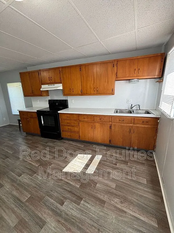 3 bed, 1.0 bath, $1,350 — Photo 2