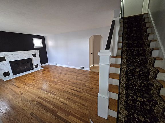 2nd image of 532 Orwood Pl