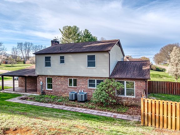 5th image of 18405 Essex Dr