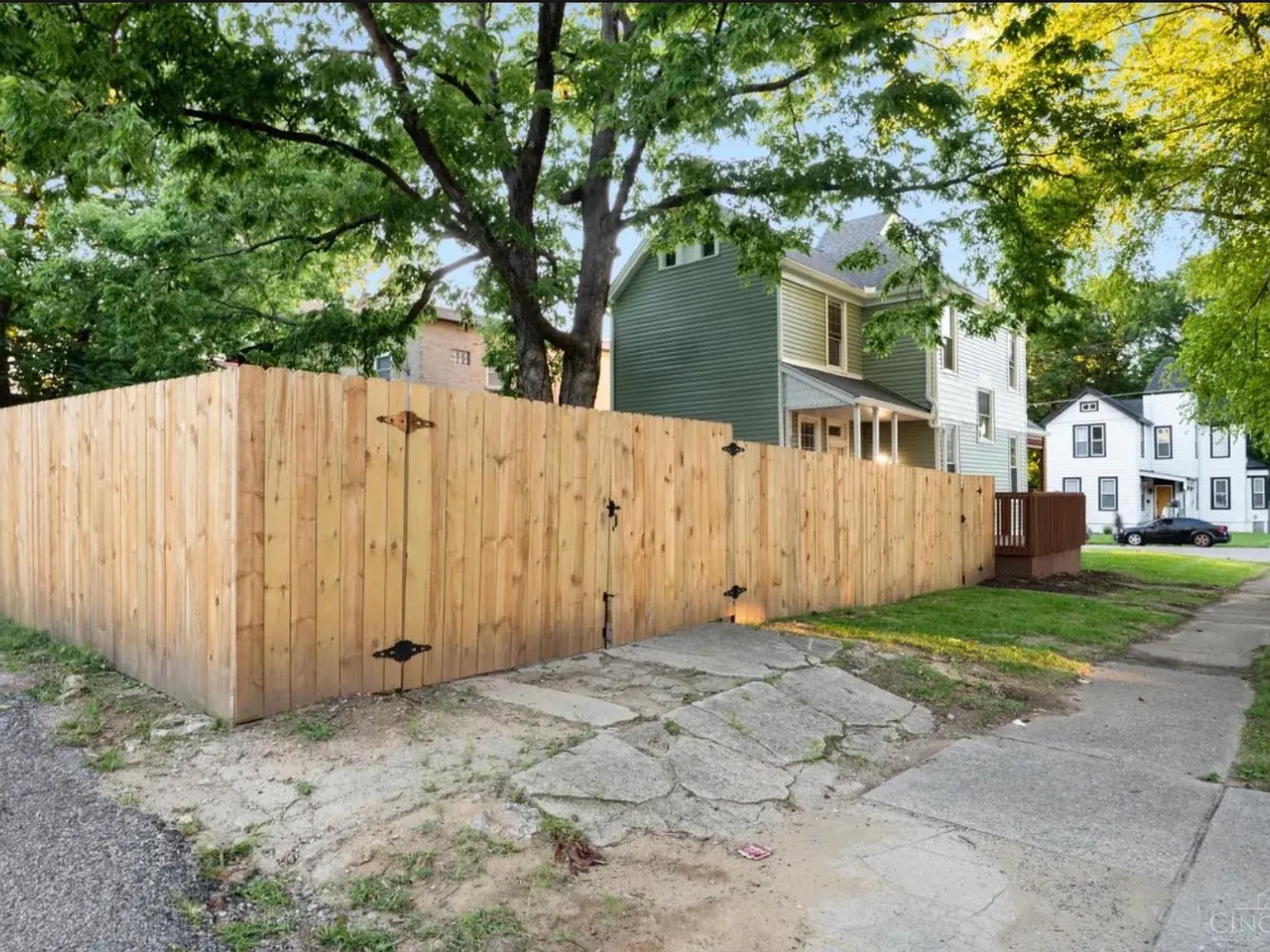 Laidlaw Ave — Photo 2