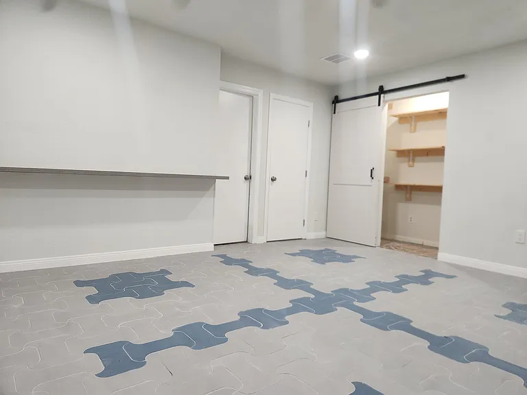 2120 E Nord St — Photo 2