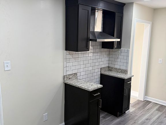 4th image of 12857 Robson St