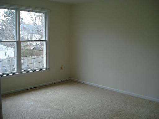 3rd image of 102 E Bowen St