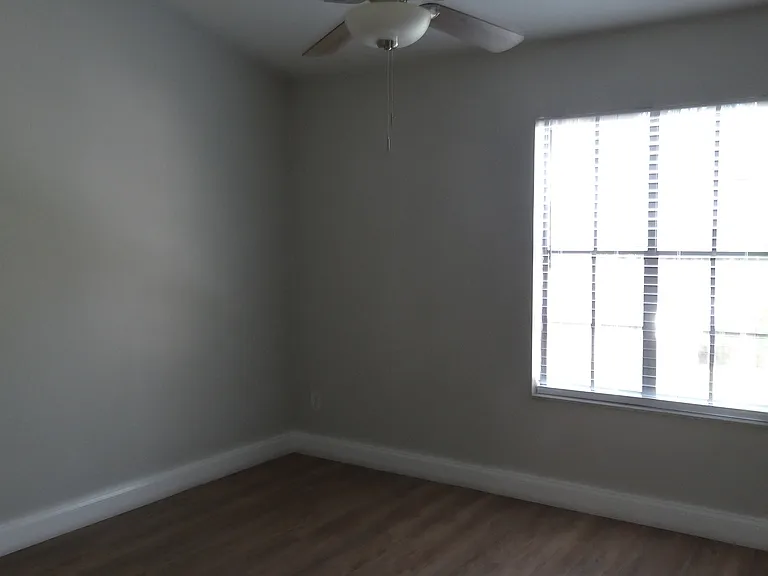 4002 Brigadoon Cir — Photo 27