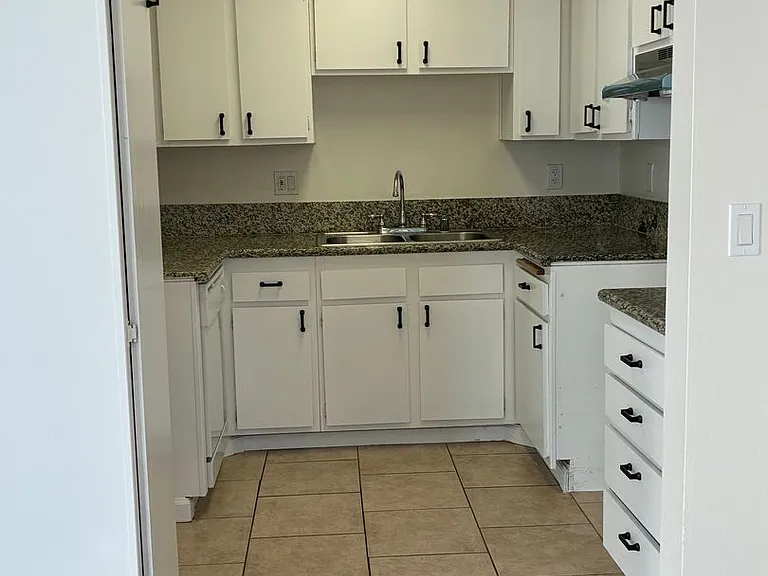 27077 HIDAWAY AVE. — Photo 4
