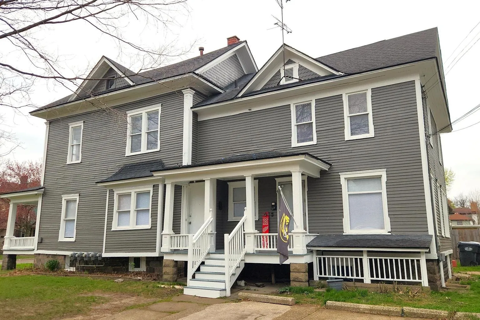 320 W Vine St. apt 1 — Photo 1