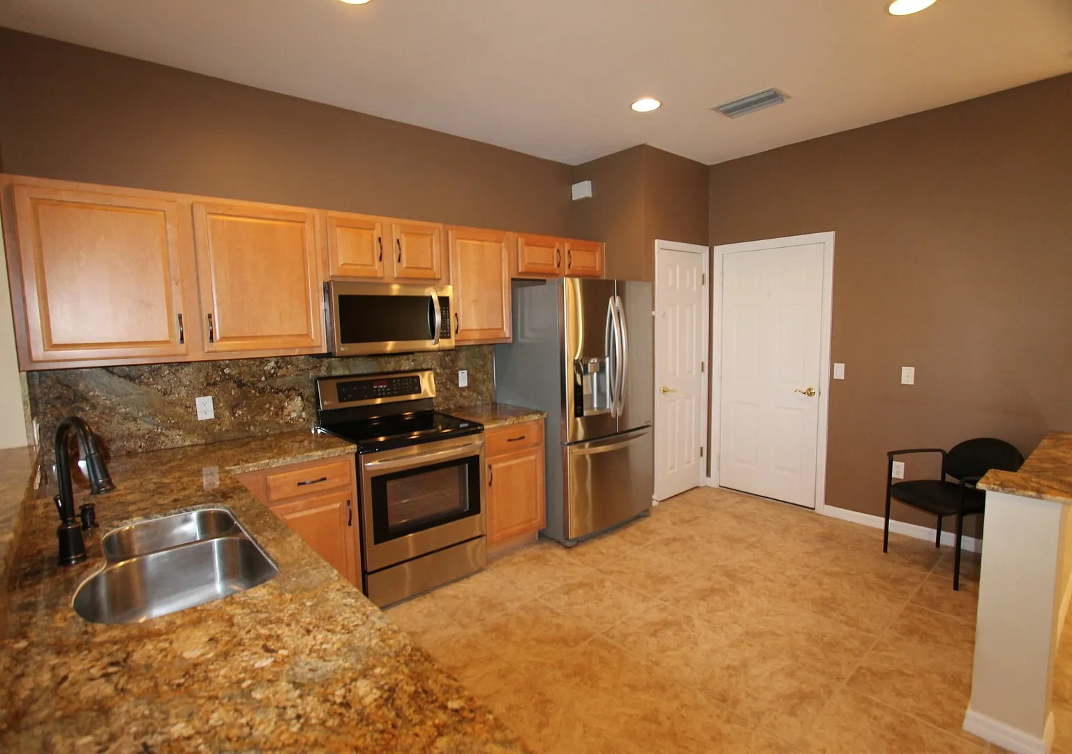 ** Stratford Place ** 3 Bed / 2.5 Bath / 1-Car Garage - Unfurnished Annual — Photo 2