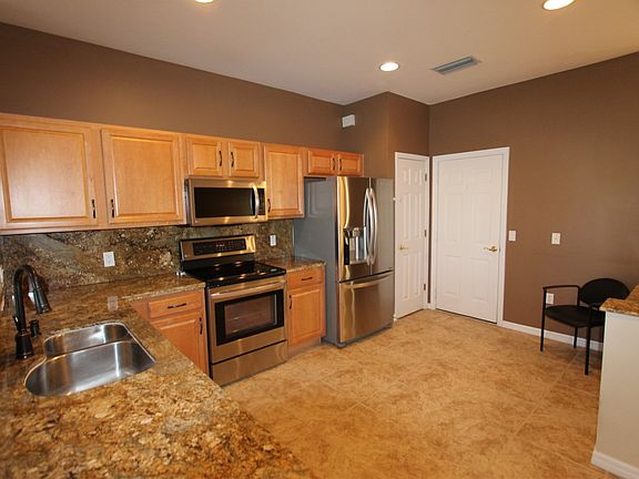 2nd image of 1056 Hampton Cir