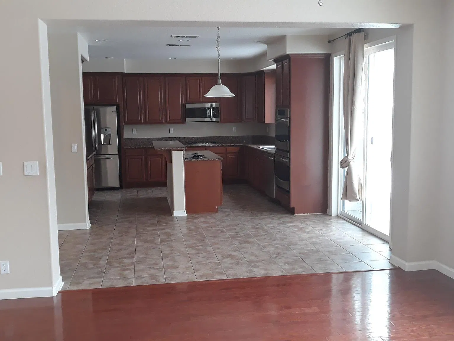 4 bed, 3160 sqft, $3,895 — Photo 4