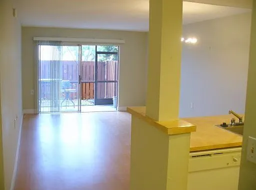 11281 N Kendall Dr — Photo 5
