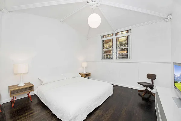 Sold by Triplemint | media 17