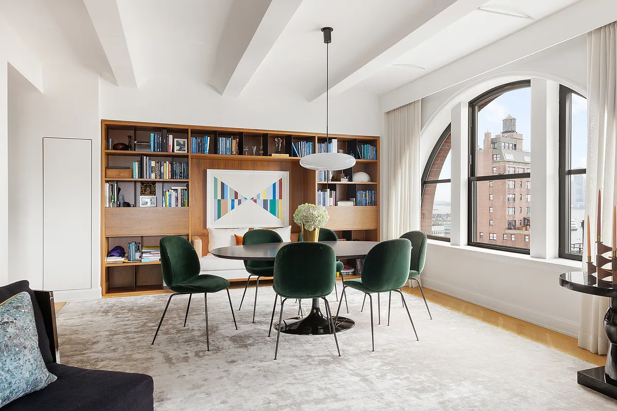 275 West 10th St Unit 10C  