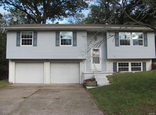 329 Admiral Dr, Godfrey, IL 62035