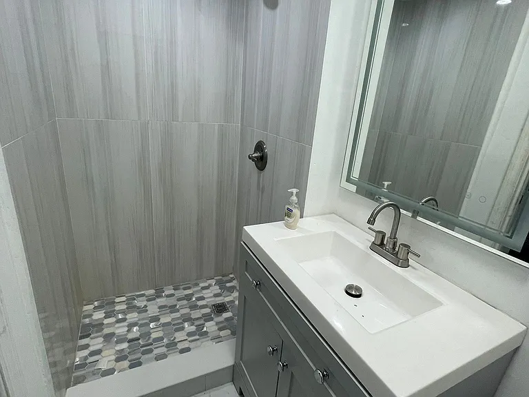 625 S 20th Ave — Photo 3