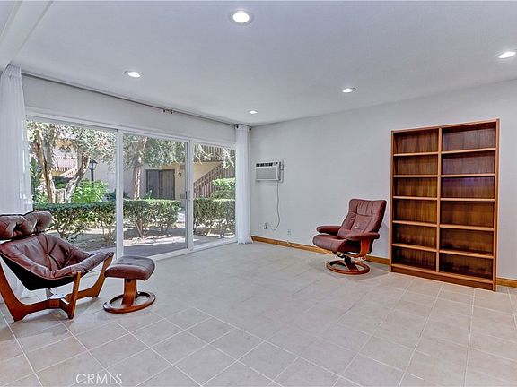 5th image of 3050 S Bristol St Unit 4D