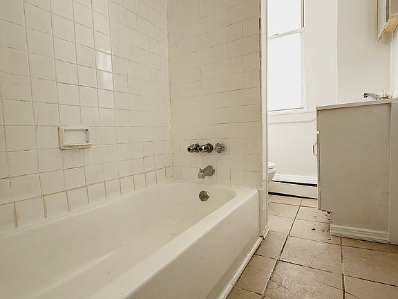 5th image of 72 Van Nostrand Ave #3