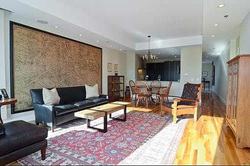 3rd image of 550 W Wellington Ave APT 7W