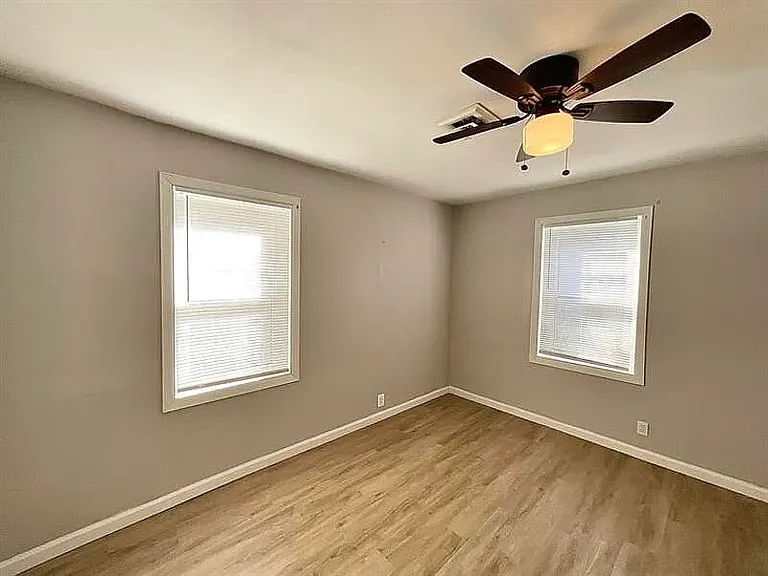 130 Susan Ct — Photo 14