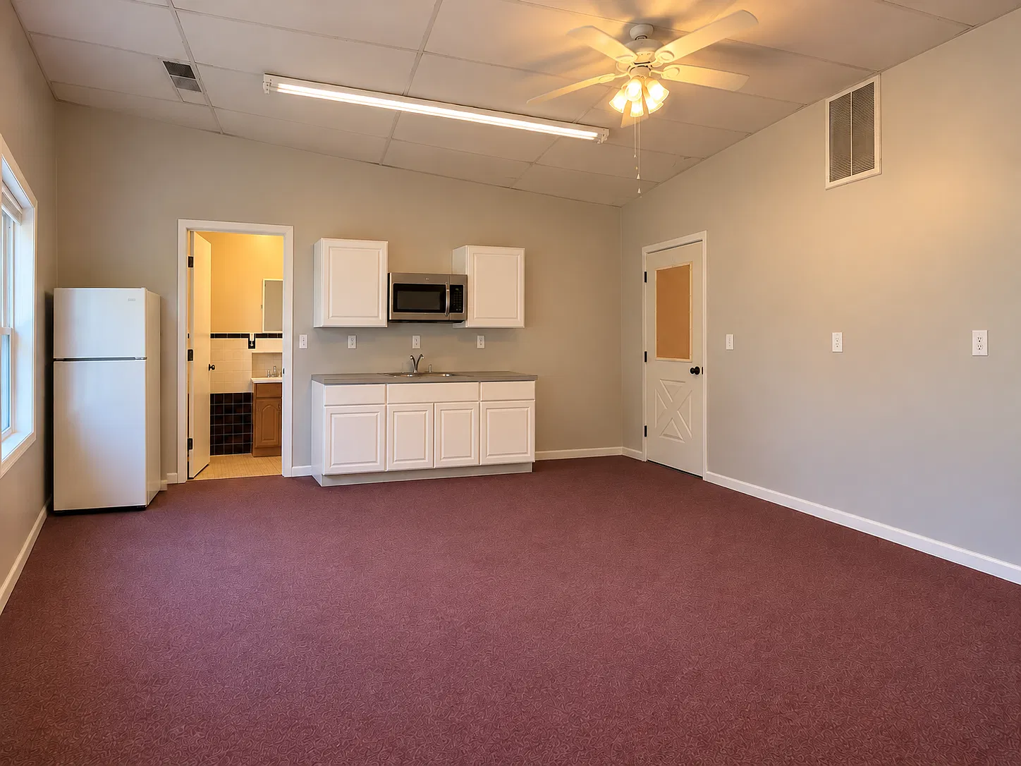 49 Railroad St — Photo 3