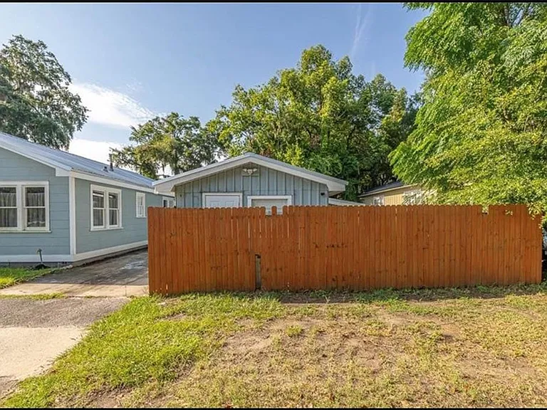2329 Reynolds St — Photo 24