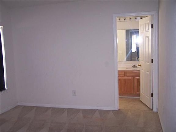 3rd image of 105 Delafield Dr
