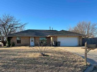 1914 NW Crosby Park Cir, Lawton, OK 73505