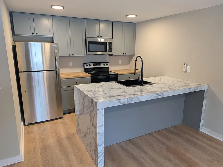 242 Commercial St — Photo 16