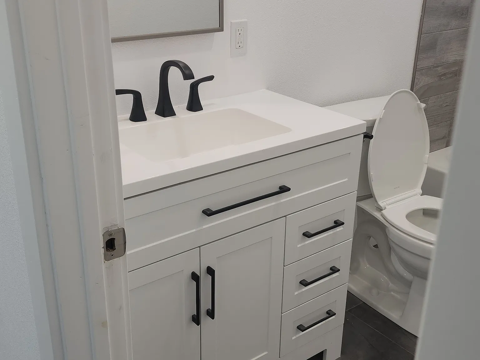 3 bed, 1700 sqft, $3,300 — Photo 2