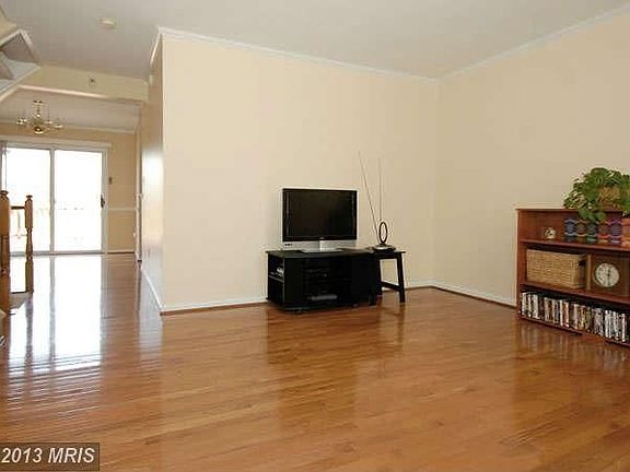 5th image of 21909 Myrtlewood Sq
