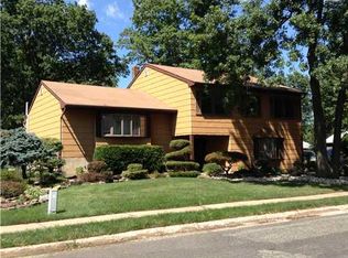 1 Plafsky Dr, Edison, NJ 08817