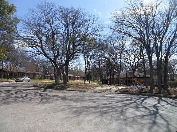 5th image of 1014 Tanglewood Ln