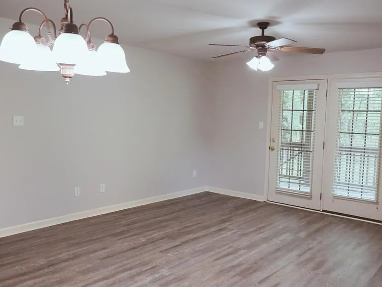 1100 Woodlawn Ave #64 — Photo 4