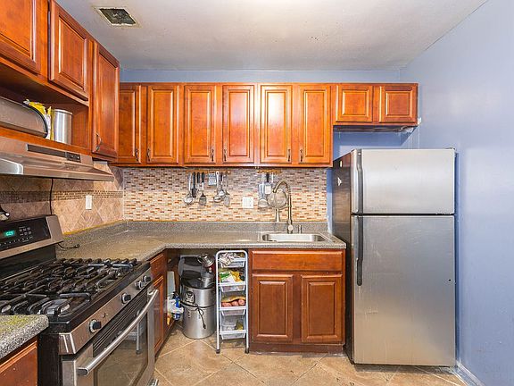 5th image of 119-32 171st St