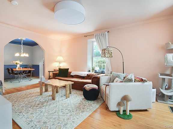 5th image of 645 Gardnertown Road