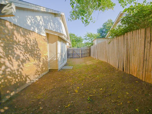 4th image of 9967 Haywood Ct
