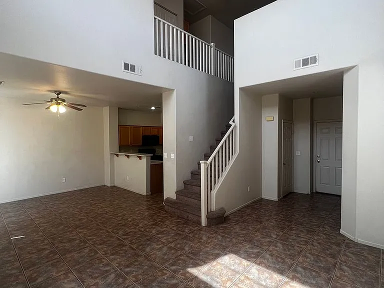 228 Positive Point St — Photo 2