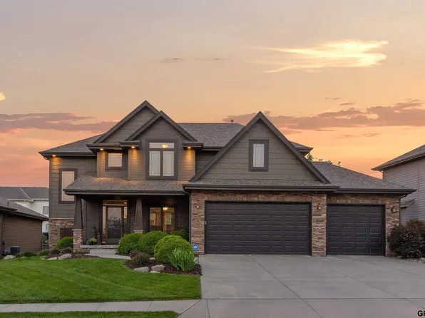 702 S 200th St, Elkhorn, NE 68022