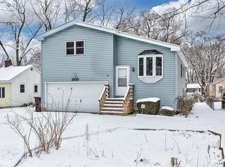 300 Corrine Ave, Crystal Lake, IL 60014