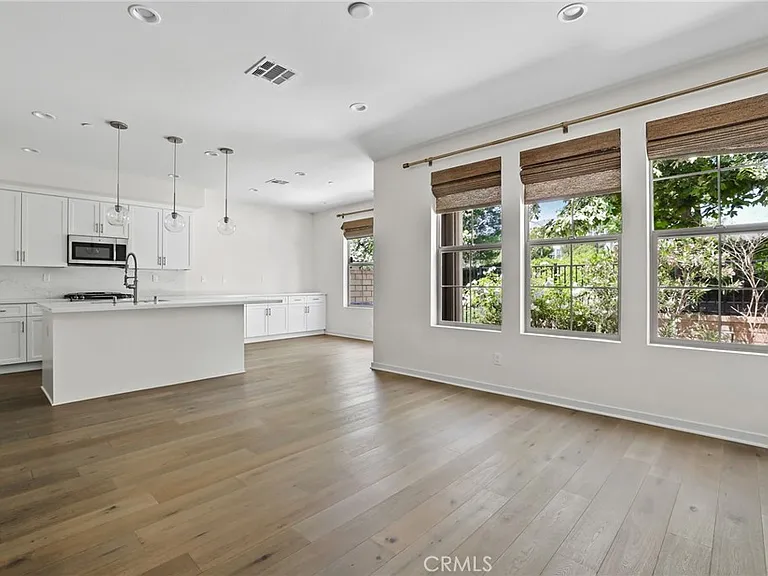 216 Finch — Photo 6