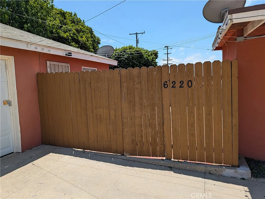 Studio, 350 sqft, $1,500 — Photo 2