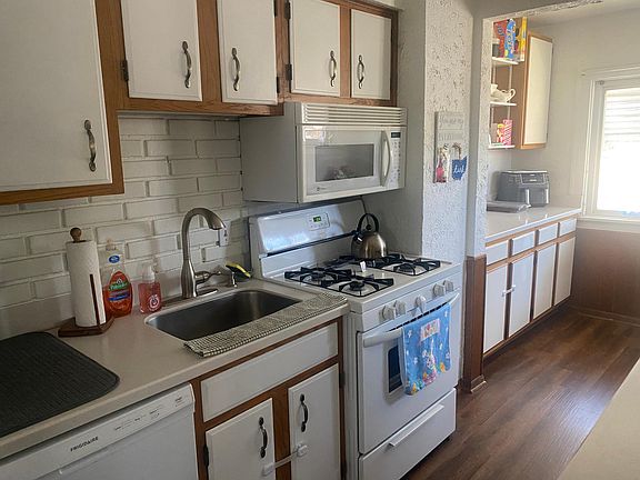 3rd image of 17521 Fries Ave