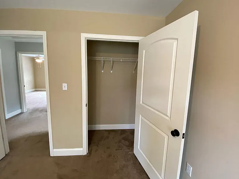 402 Shady Park Cv — Photo 14