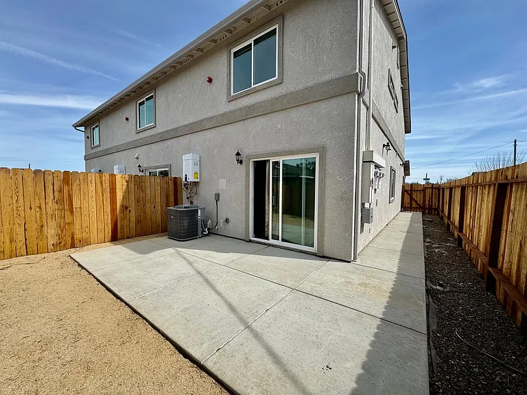 677 Illinois Ave #1 — Photo 19