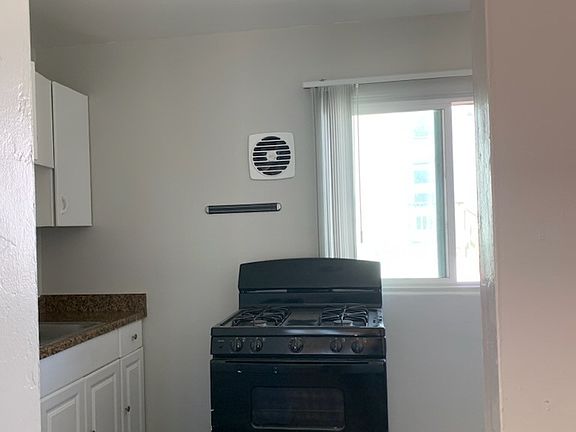 3rd image of 2980 Mission Blvd APT 6