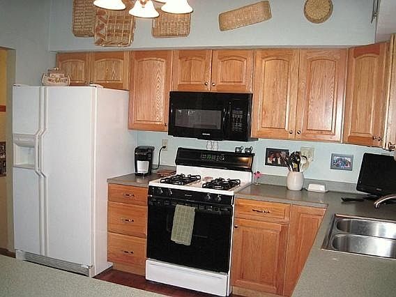 5th image of 2226 Yvonne St