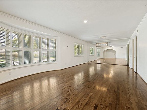 4th image of 6207 Berwyn Ln