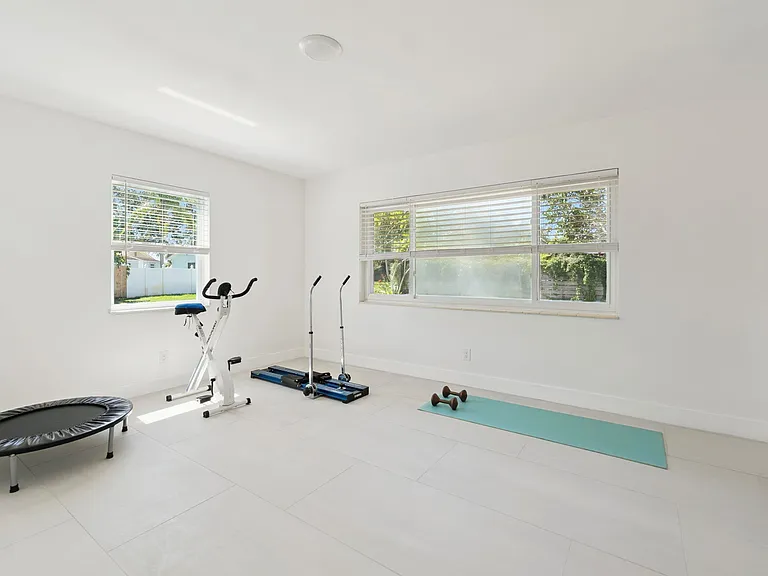 2335 Tropical Shores Dr SE — Photo 14