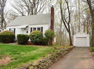 26 Manchester Cir, West Hartford, CT 06110